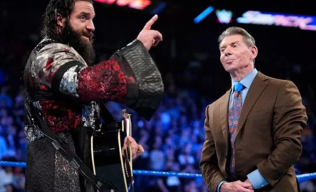 罗曼·雷恩斯惊喜加盟SmackDown，老麦又双叒叕被打了！