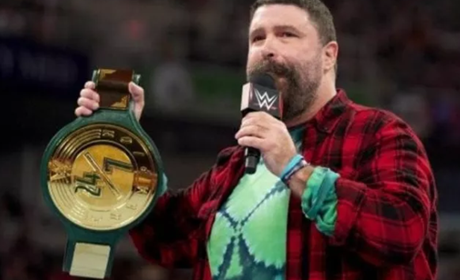 WWE新冠军遭AEW选手嘲讽，就连WWE高层都要放弃它了？！