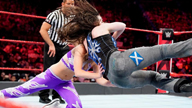 女子单打赛，尼基·克罗斯对阵佩顿·罗伊斯！《WWE RAW 2019.06.04》