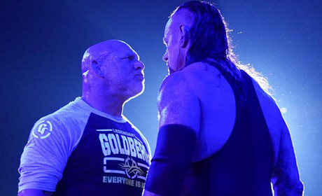 WWE葬爷惊艳回归SmackDown，当面对峙战神高柏！
