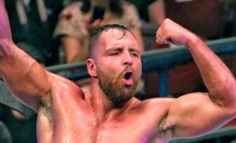 离开WWE还不过40天，疯人院长已夺得首条冠军腰带！