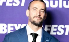 朋克刚加入FOX节目，WWE的两大巨星已经坐不住了！