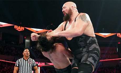 WWE大秀哥重返擂台，三头巨兽一台戏！