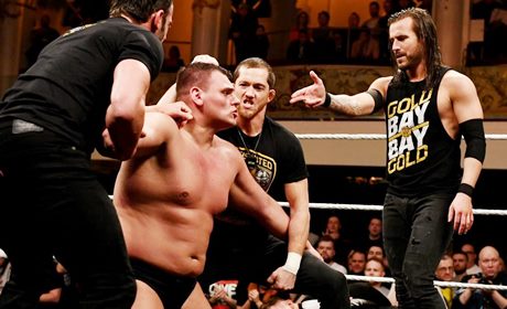 WWE帝国军团遭遇奇耻大辱，在本土遭遇NXT军团完灭！