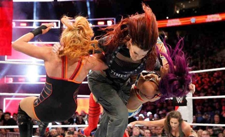 WWE《皇家大战2020》女子上绳赛，惊喜不断，内奥米亮绝技！