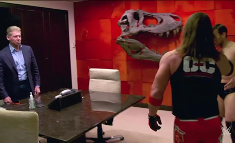WWE文斯总部办公室内饰曝光，罗曼壁画很抢眼！