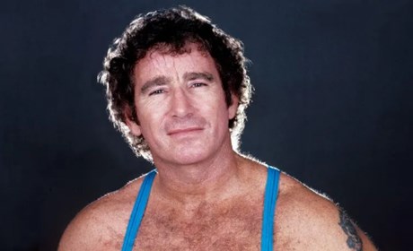 噩耗，WWE名人堂成员去世，曾是兰迪老爸毕生死敌！