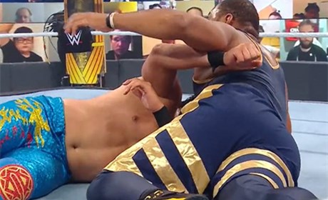 WWE《冠军冲击》裁判裁定再起争议，选手确认受伤！
