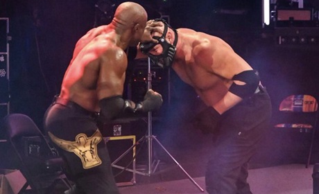 WWE复仇军团成员T-Bar直言自己并不在乎胜败，莱斯利巧妙回击！