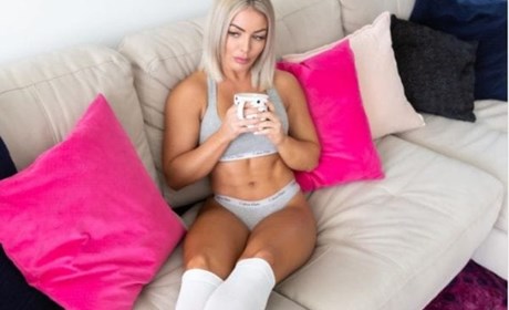 WWE曼迪·罗斯晒清晨起床照，个人伤情更新！