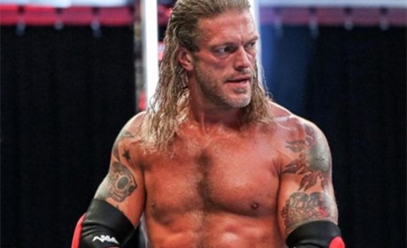 WWE艾吉现身《强者生存2020》后台，未来回归或将近！