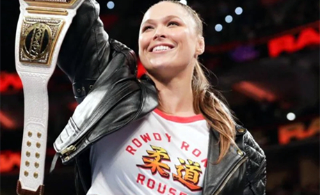 WWE官方确认：十字固女王隆达·罗西未来将重返公司！