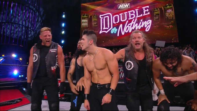 上周SmackDown与AEW首度正面对抗，双方收视量如何？