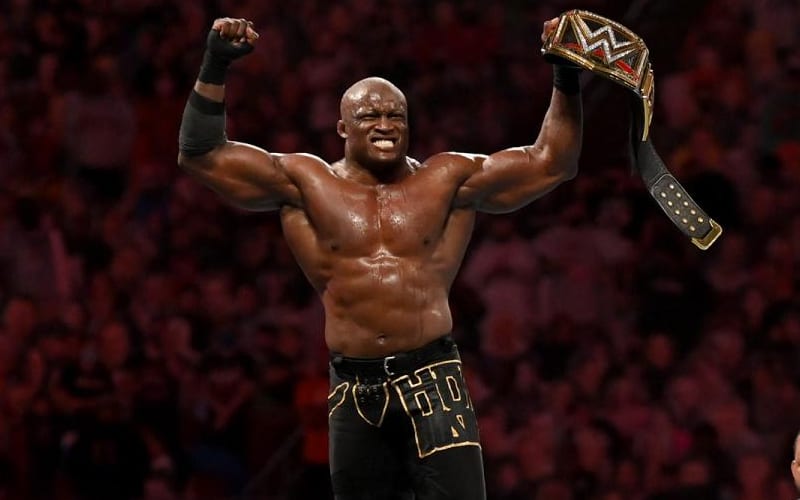 创造历史！鲍比·莱斯利成为持有WWE冠军最长时间的黑人选手！