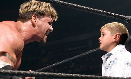 WWE多米尼克：我的小学老师曾怀疑艾迪·格雷罗才是我的生父……
