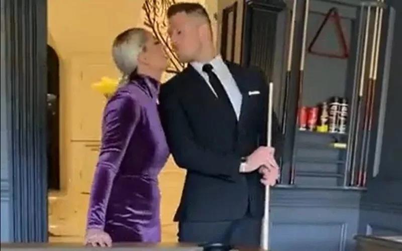 米兹夫妇模仿007，即将公布重大消息！