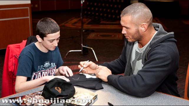 Triple H, John Cena与Randy Orton探访儿童