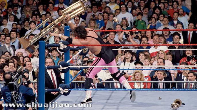 一同回顾摔角狂热4的精彩瞬间