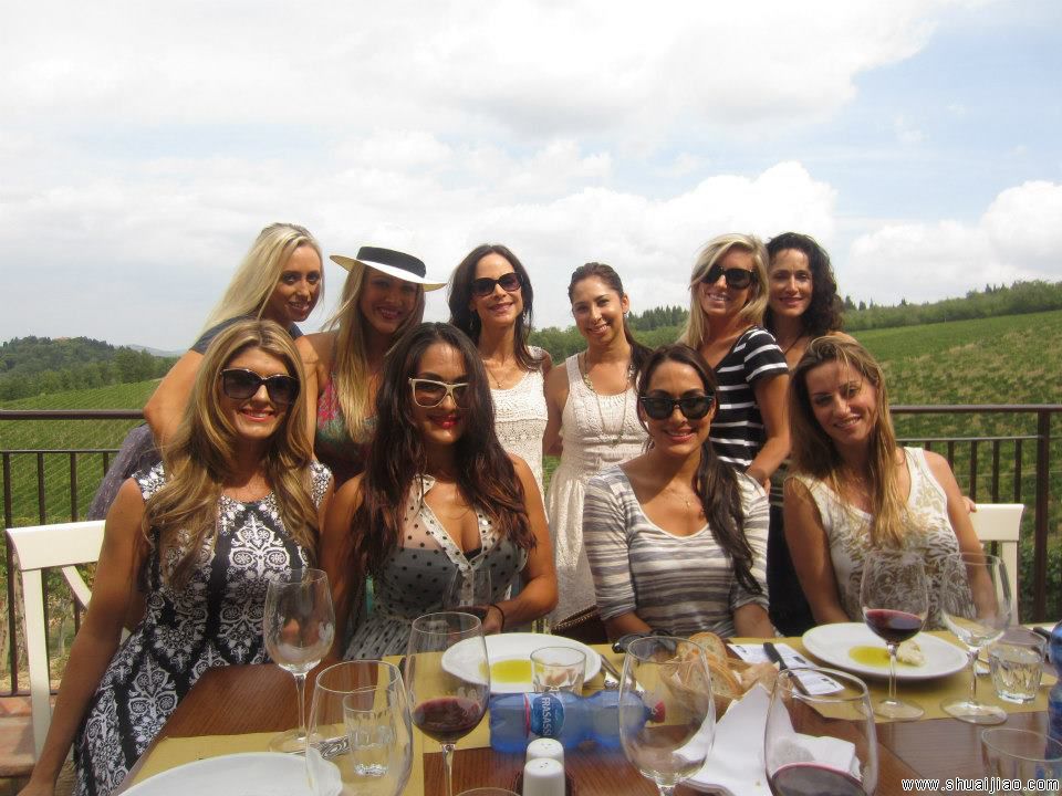 贝拉姐妹在意大利婚礼现场照