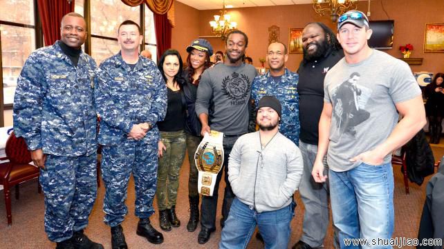 WWE明星探访美国军队及其家属