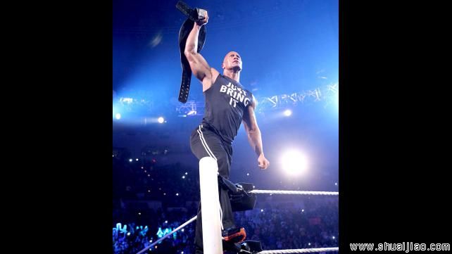 洛克揭示新WWE冠军腰带《RAW 2013.02.19》