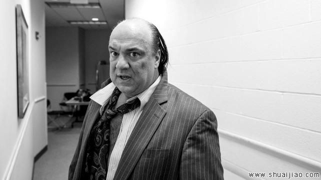 本周RAW保罗·海曼遭HHH攻击后狼狈花絮照