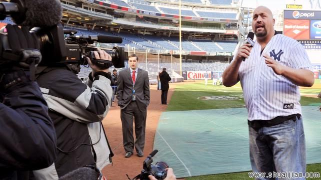 WWE超级巨星、Divas棒球练习