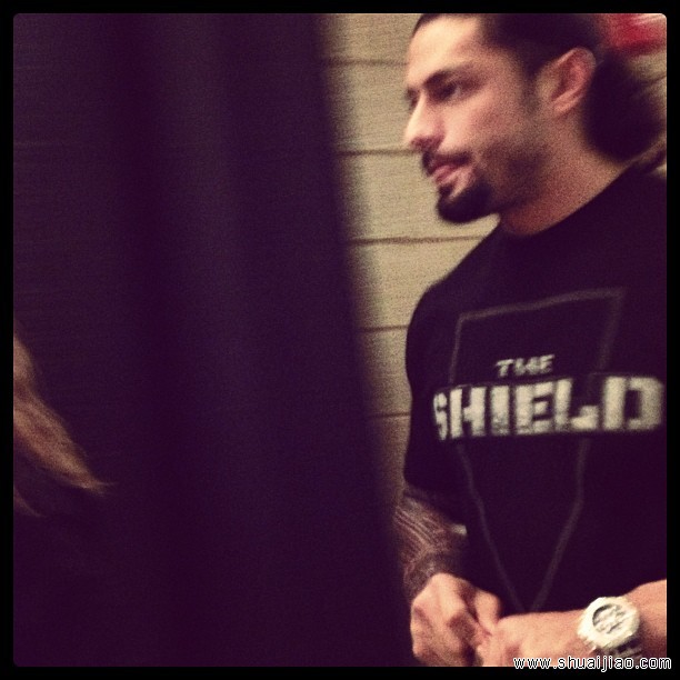 摔角狂热期间粉丝跟拍圣盾独家照 摔角狂热期间粉丝跟拍圣盾独家照