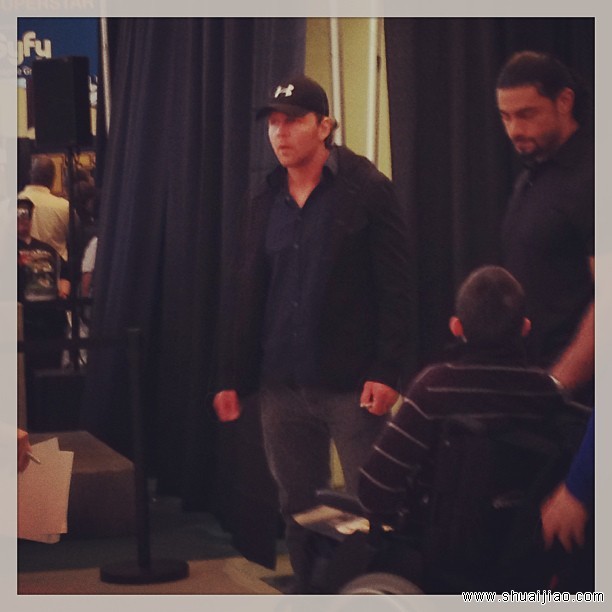 摔角狂热期间粉丝跟拍圣盾独家照 摔角狂热期间粉丝跟拍圣盾独家照