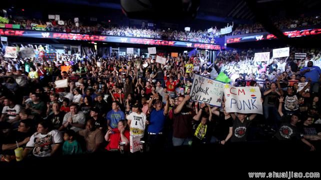 WWE《血债血偿2013》擂台俯拍图