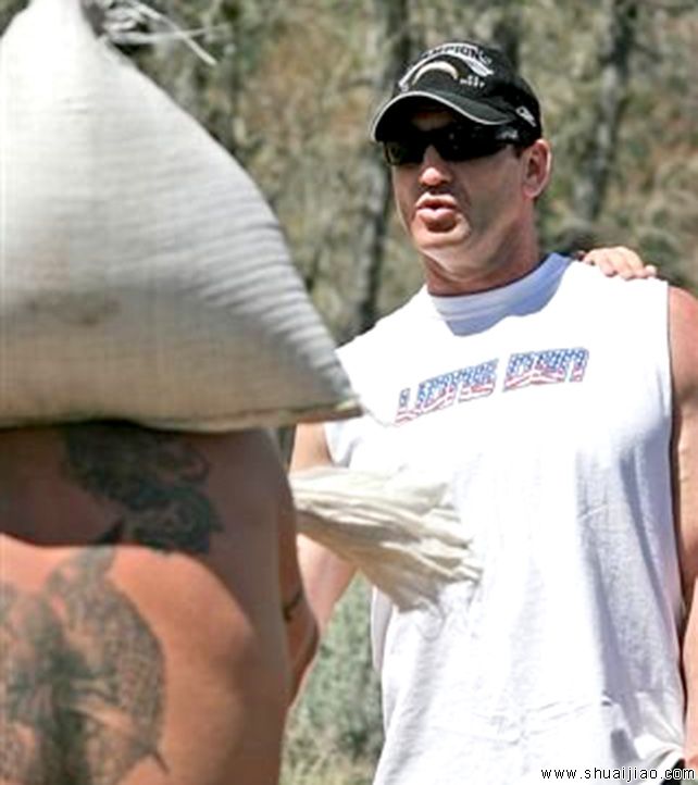 摔角手凯恩·沙姆罗克最新生活照