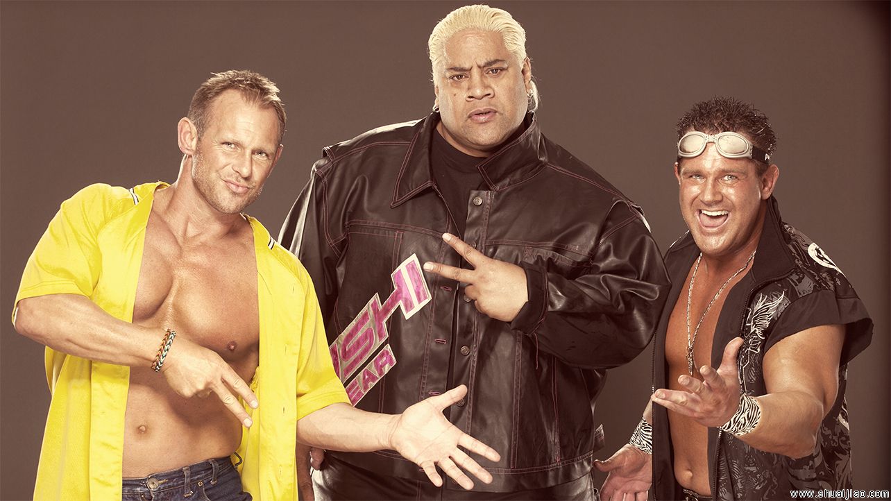 WWE名人堂成员RAW后台合影