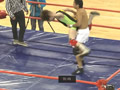 “巅疯交手”CWE刘炫正职业摔角商演首战视频