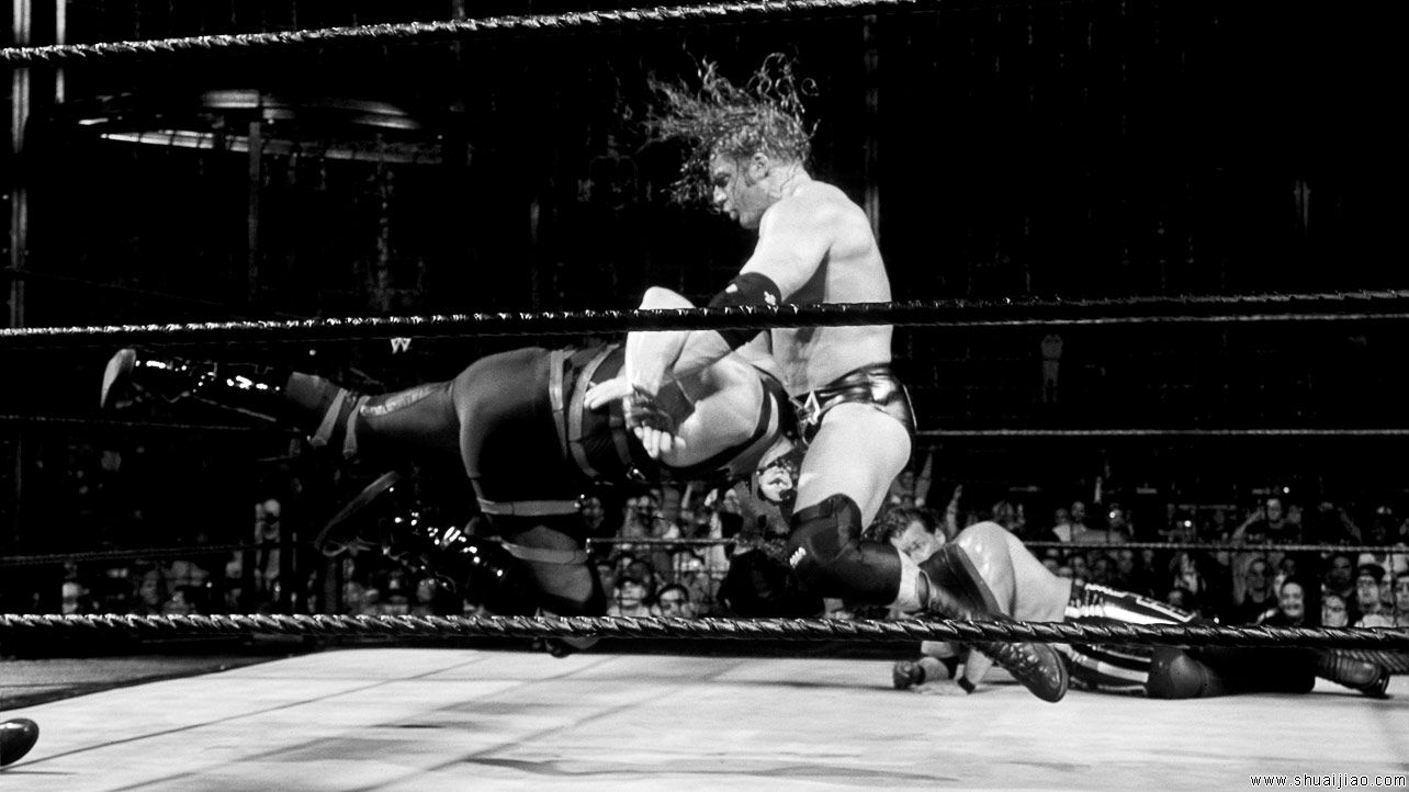 WWE铁笼密室淘汰赛残酷历史回顾