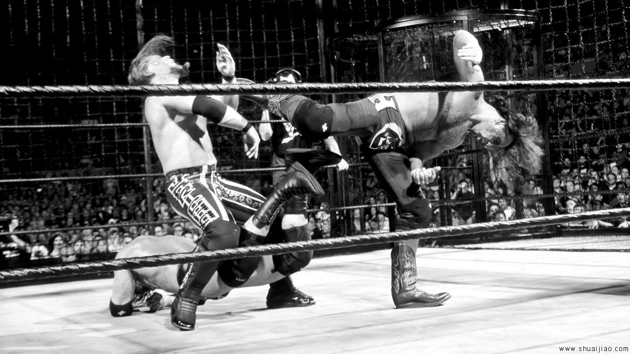WWE铁笼密室淘汰赛残酷历史回顾