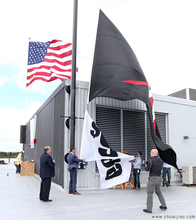 文斯·麦克曼公布WWE新LOGO