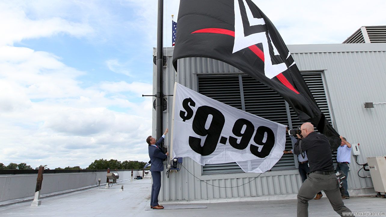 文斯·麦克曼公布WWE新LOGO