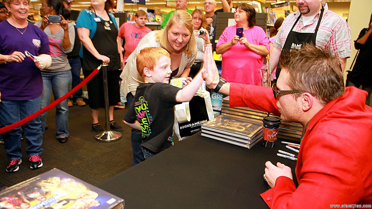 米兹、希莫斯“摔角狂热30年”杂志签售会