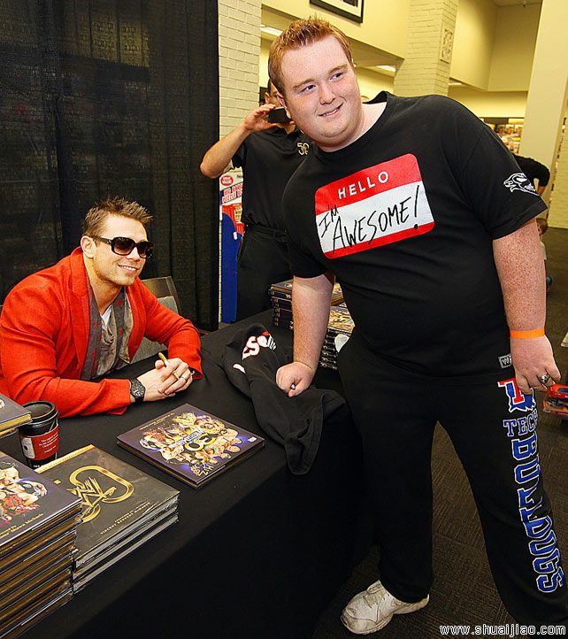 米兹、希莫斯“摔角狂热30年”杂志签售会