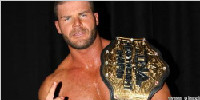 鲁德战胜莱斯利，TNA世界重量级冠军腰带易手！