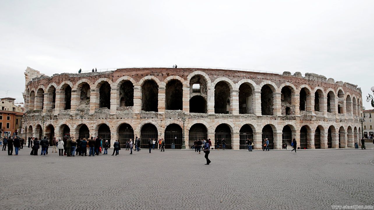 WWE超级巨星游览维罗纳圆形竞技场