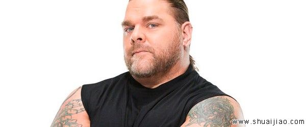 WWE是否惩罚辱骂、殴打选手的训练导师比尔·德莫特？