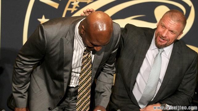 HHH与众明星在国际体育馆