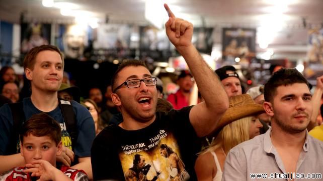 摔角狂热粉丝见面会上的NXT锦标赛