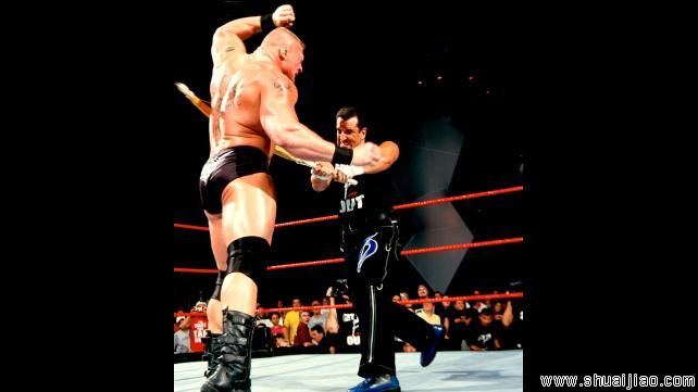 布洛克·莱斯纳毁灭性的攻击