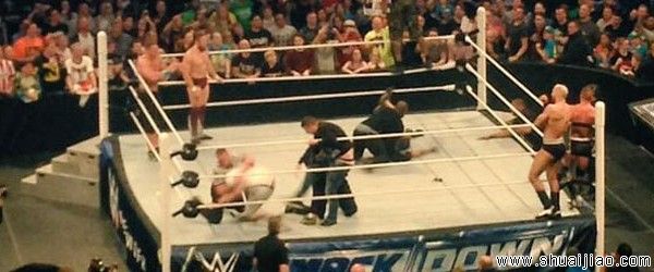 伦敦粉丝入侵WWE视频！约翰·塞纳遭遇打脸