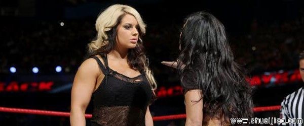前WWE女郎冠军凯特琳：AJ选择离开，我百分百支持她