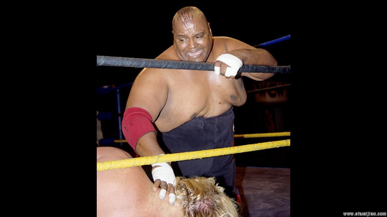 WWE摔角巨星们鲜为人知的伤疤