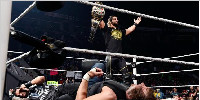 本周《SmackDown》战报：罗林斯笑傲签约仪式