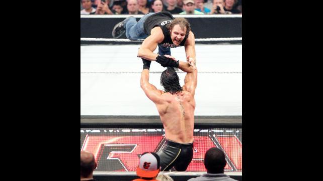 罗曼·雷恩斯 &迪恩·安布罗斯 vs 塞思·罗林斯 &凯恩《WWE RAW 2015.06.30》